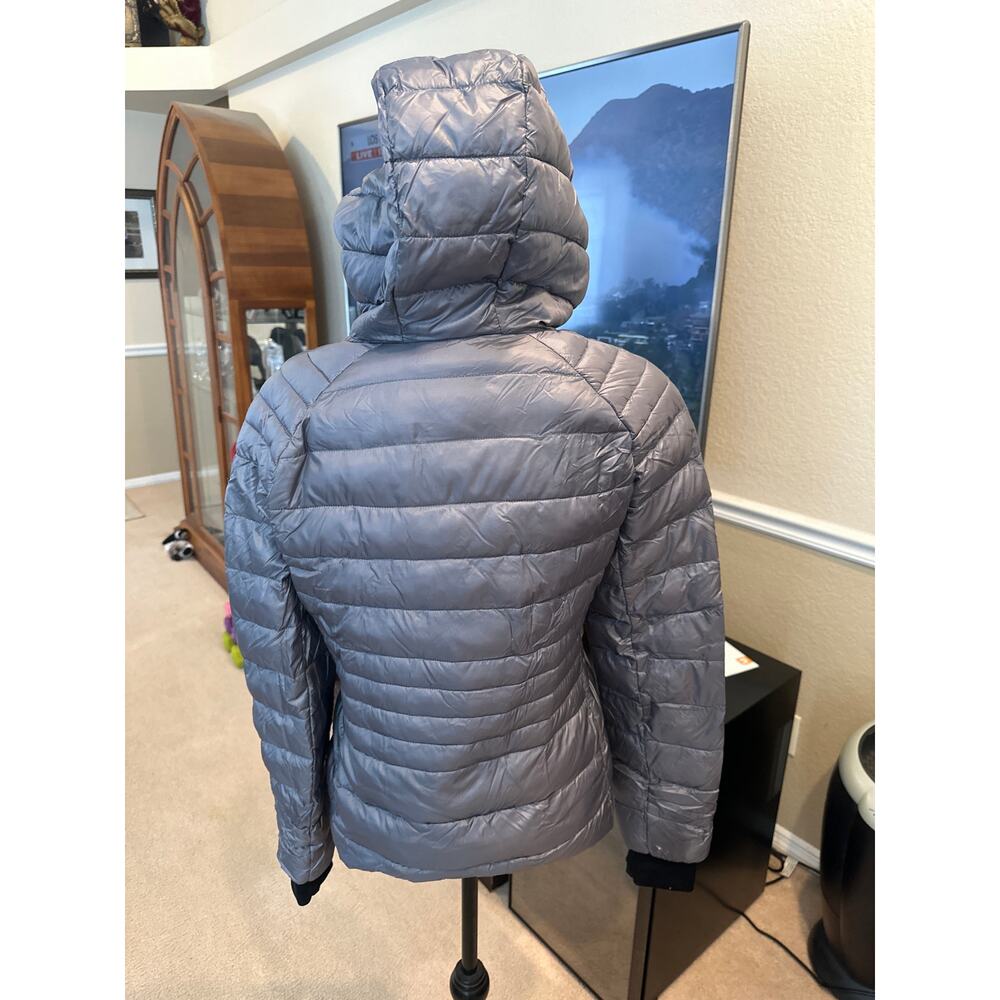 Women’s Bcbgmaxazria Packable Down Jacket. Size S… - image 4